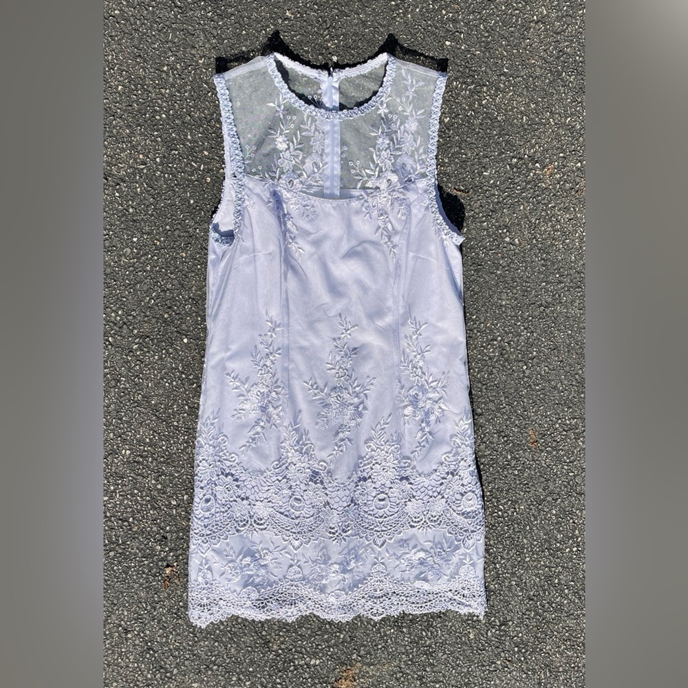 Nanette Lepore Icy/Lavender Lace Sleeveless Midi Dress. Size 10